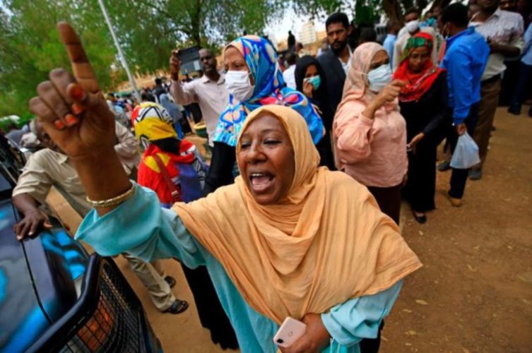donne manifestanti sudan sharia