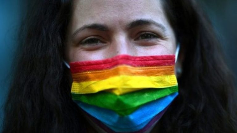 Ragazza transgender