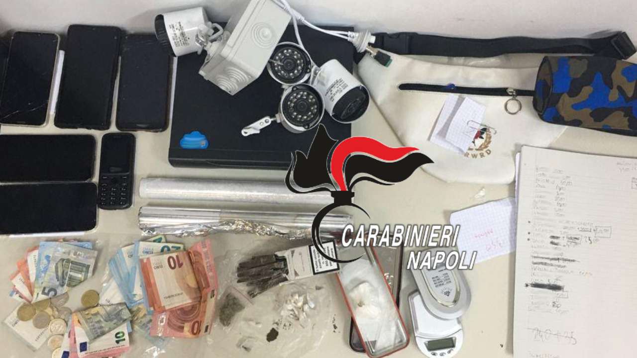 Napoli arresti spaccio sostanze stupefacenti