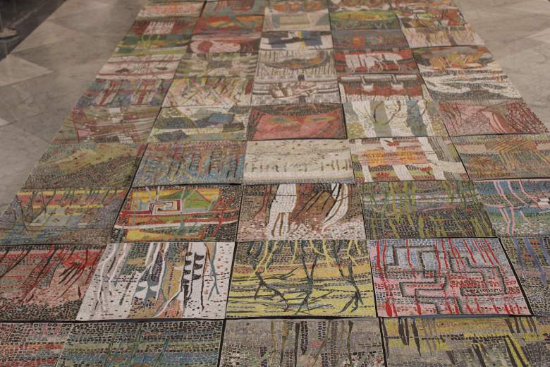 Mosaici di carta di Caroline Peyron (primo piano).
