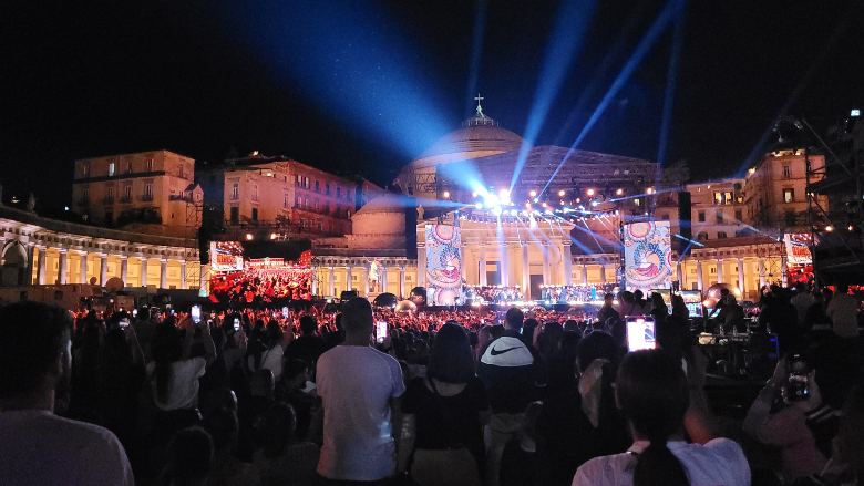 Gigi D'Alessio concerto in Piazza del Plebiscito a Napoli