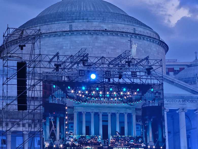 Gigi D'Alessio concerto in Piazza del Plebiscito a Napoli