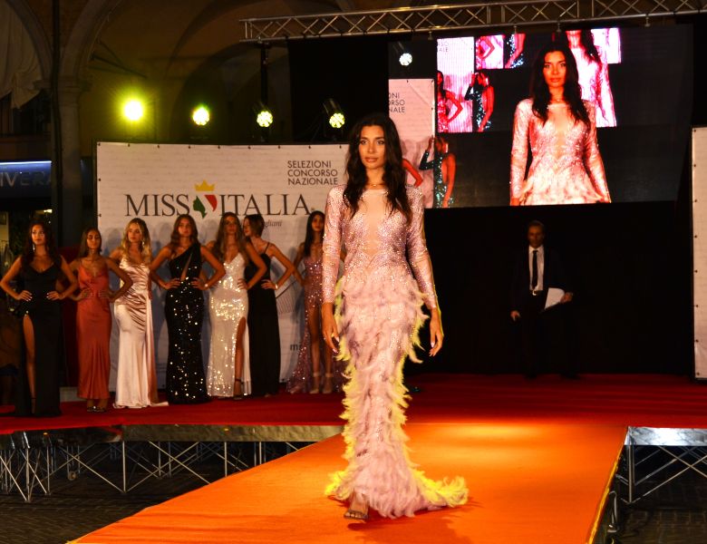 Giorgia Cassi conquista corona Miss Faenza 2022 città romagnola nuova regina