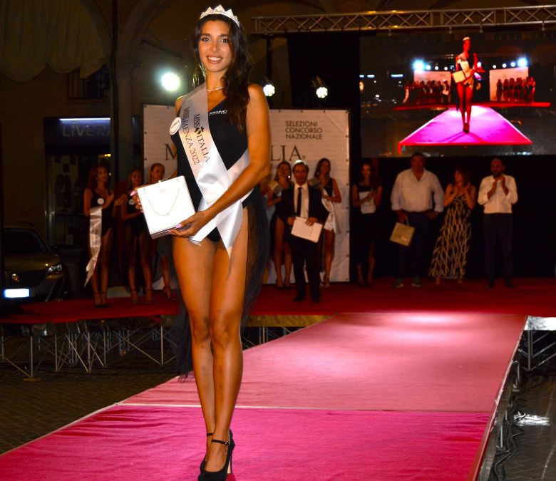 Giorgia Cassi conquista corona Miss Faenza 2022 città romagnola nuova regina