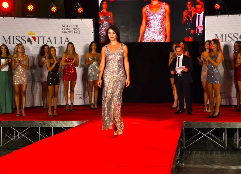 Giorgia Cassi conquista corona Miss Faenza 2022 città romagnola nuova regina