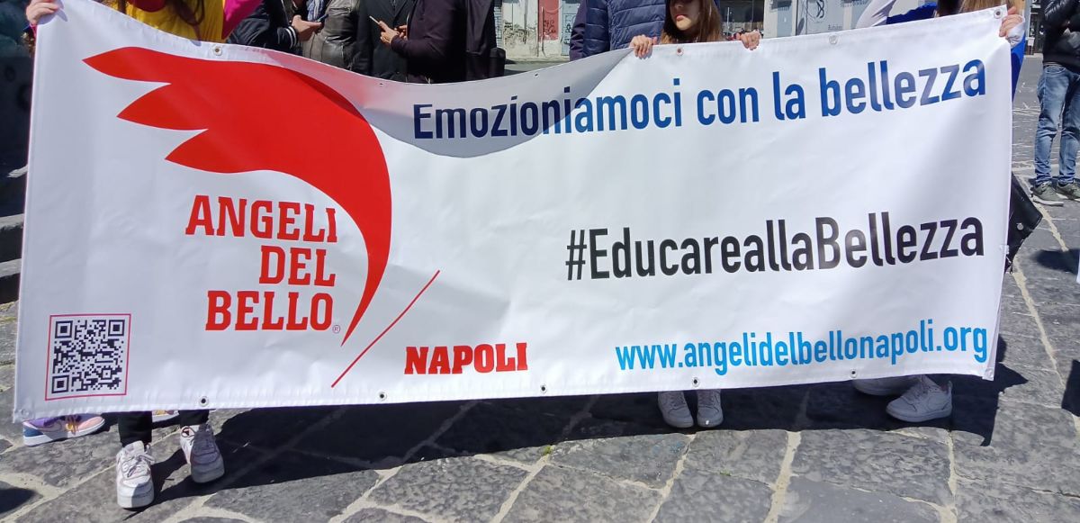 Angeli del bello Napoli corteo anti graffiti