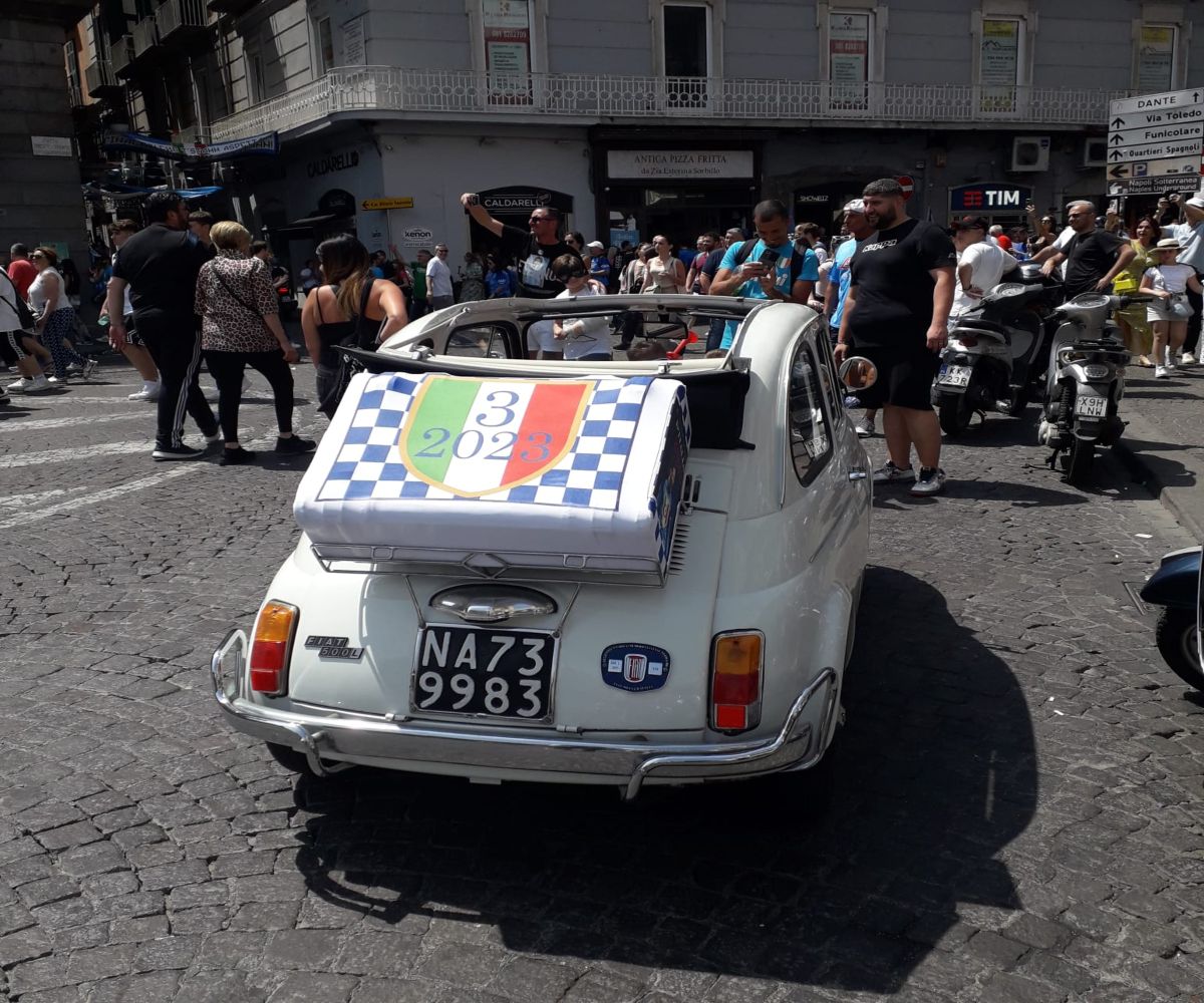 Napoli campione dentro e fuori lo stadio