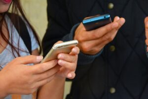 Sospensione del Reddito di Cittadinanza via sms, è un attacco all'indipendenza delle donne maltrattate