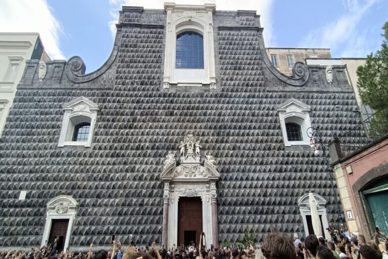Funerali Gianbattista Cutolo: in massa a Napoli per l'ultimo saluto a Giogiò
