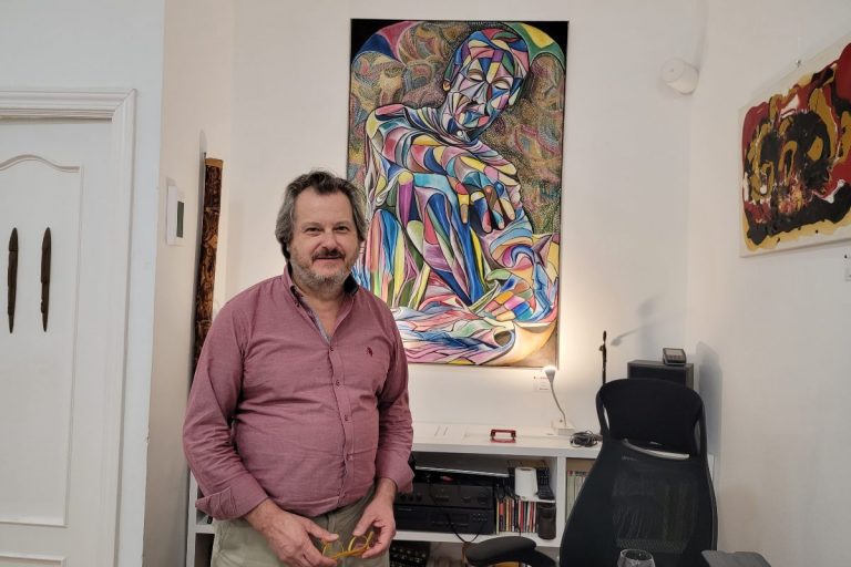 Claudio Fiorentini, proprietario della "Captaloona art" di Madrid: tra quadri, romanzi e poesie
