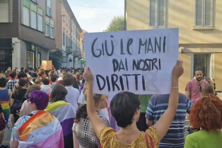 La comunità LGBTIQ+ preoccupata per la propaganda bigotta del Governo Meloni sulle reti nazionali