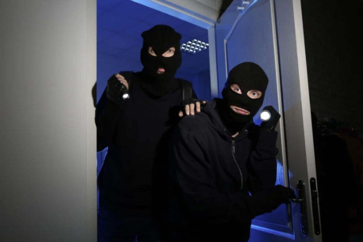 Tra le tecniche più insidiose si segnala il jamming, un metodo di disturbo radio che consente ai malintenzionati di disattivare a distanza